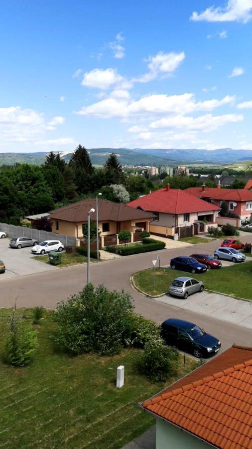 Orsika Hilltop Apartman Eger Bagian luar foto
