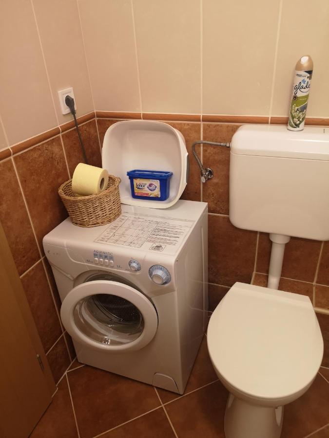 Orsika Hilltop Apartman Eger Bagian luar foto