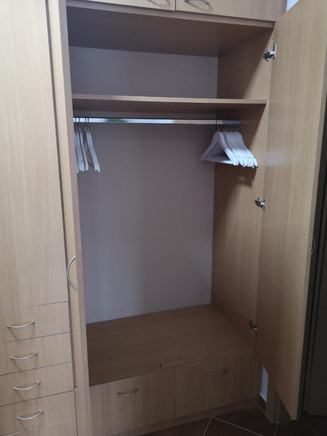 Orsika Hilltop Apartman Eger Bagian luar foto