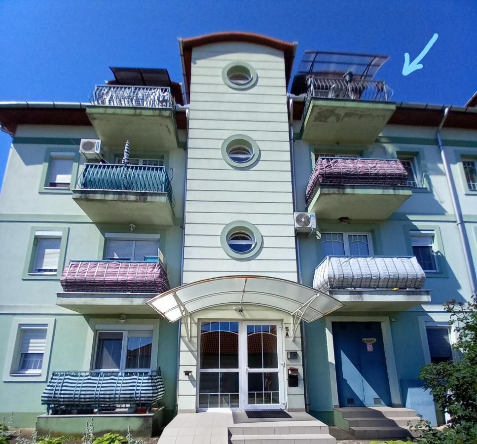 Orsika Hilltop Apartman Eger Bagian luar foto