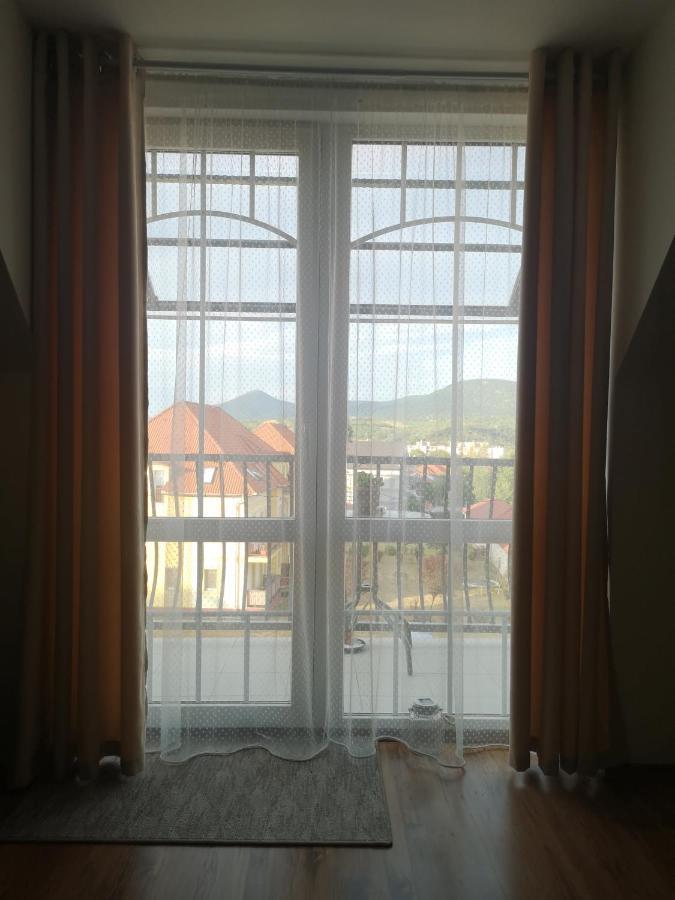 Orsika Hilltop Apartman Eger Bagian luar foto