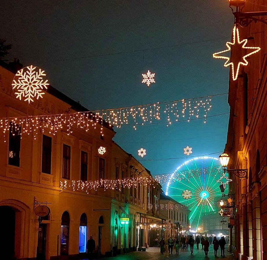 Orsika Hilltop Apartman Eger Bagian luar foto