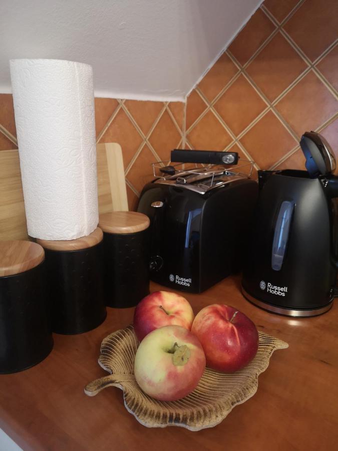 Orsika Hilltop Apartman Eger Bagian luar foto