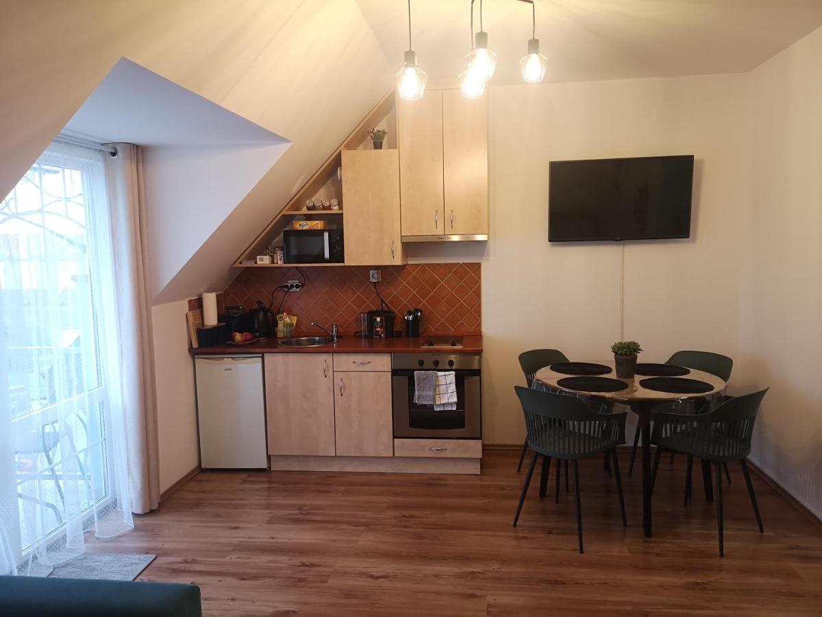 Orsika Hilltop Apartman Eger Bagian luar foto