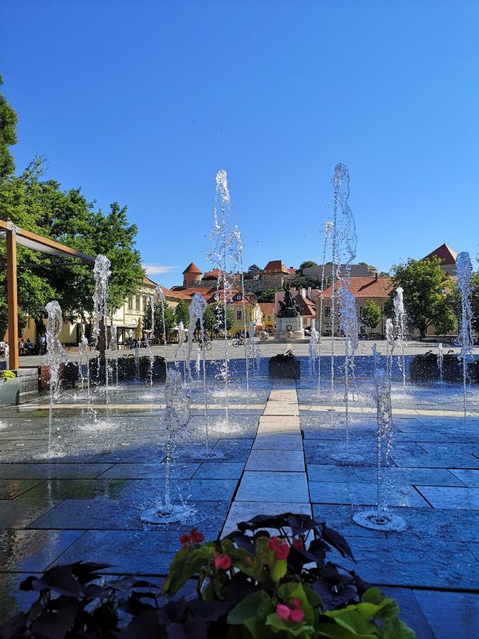 Orsika Hilltop Apartman Eger Bagian luar foto