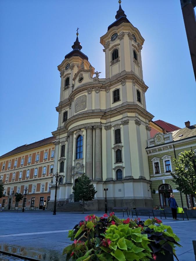 Orsika Hilltop Apartman Eger Bagian luar foto